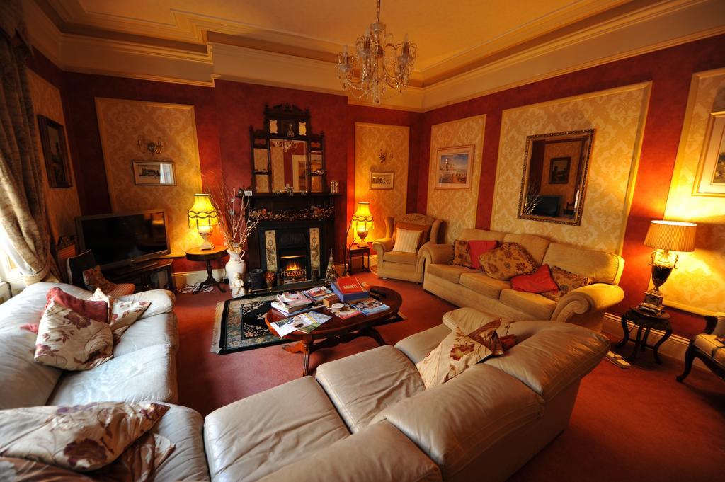 מורפת' Riverside Guest House מראה חיצוני תמונה
