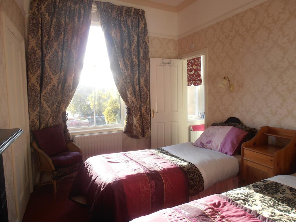 מורפת' Riverside Guest House חדר תמונה