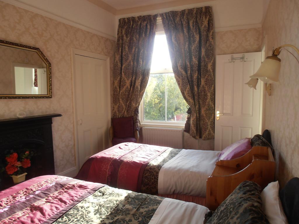 מורפת' Riverside Guest House חדר תמונה