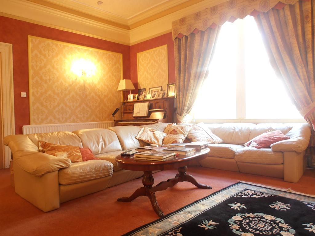 מורפת' Riverside Guest House מראה חיצוני תמונה