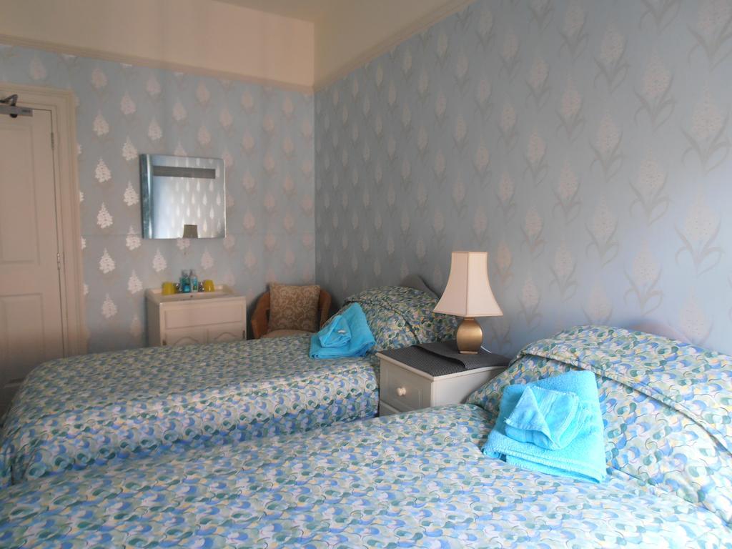 מורפת' Riverside Guest House חדר תמונה